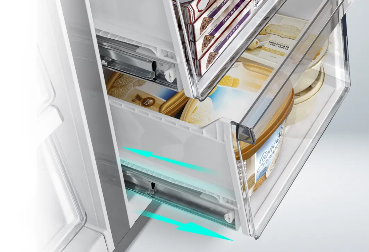 Απεικονίζεται άνοιγμα συρταριού με παγωτό.